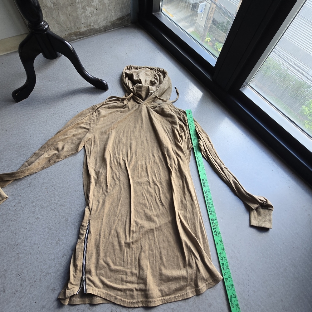 QingduamaoTan Hooded Long Sleeve Shirt